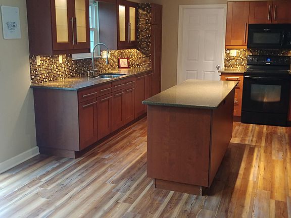 2nd image of 8174 Autumn Ln