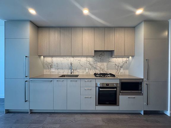 4th image of 6468 Willingdon Ave #3207