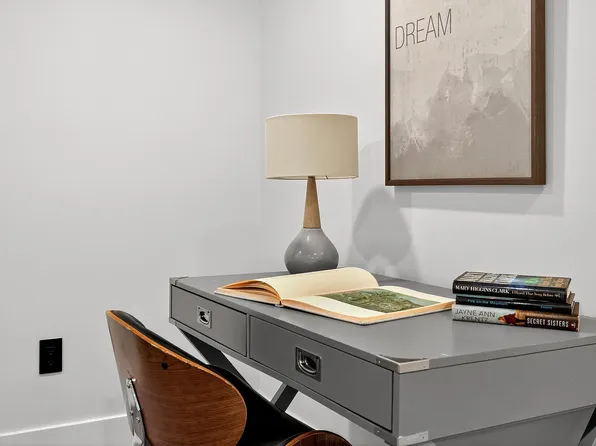 31 Bayview Avenue image 22 of 37