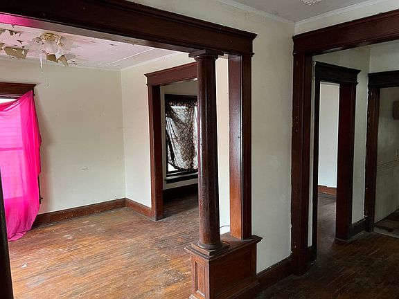 3rd image of 147 W Ostrander Ave