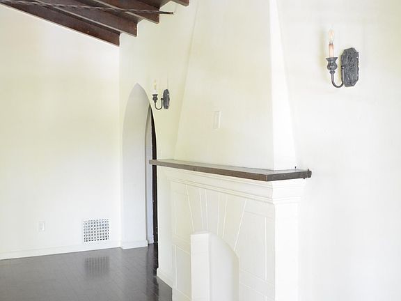 5th image of 511 N Sycamore Ave #2