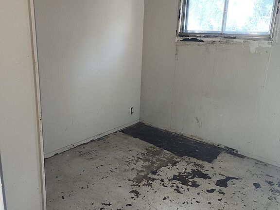 3rd image of 3430 Hillside Ave