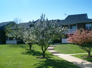 2376 S Goebbert Rd #1023, Arlington Heights, IL 60005