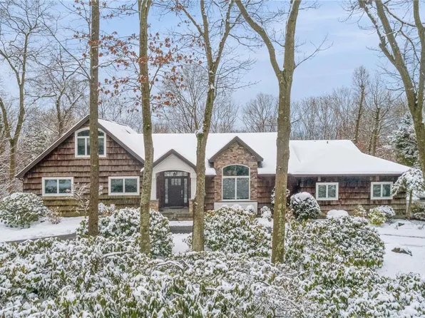 24 Cottontail Road, Melville, NY 11747