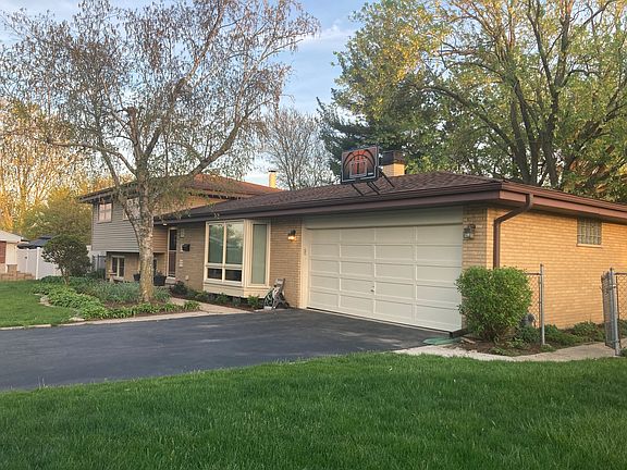 2nd image of 8701 Oakhill Ct
