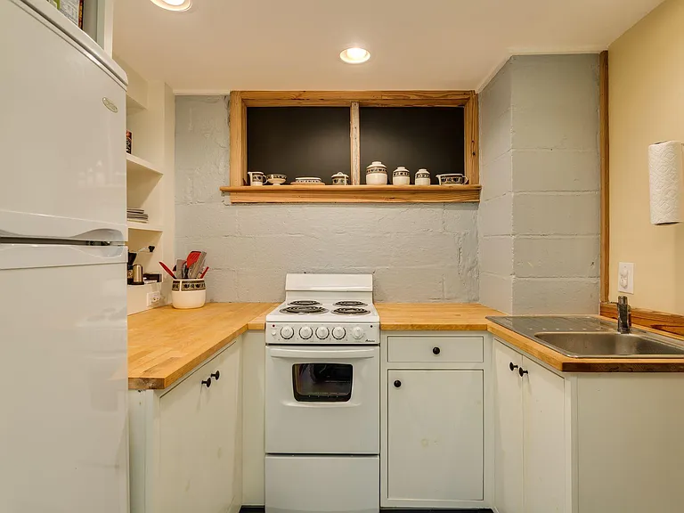 939 Henry Ave #D — Photo 2