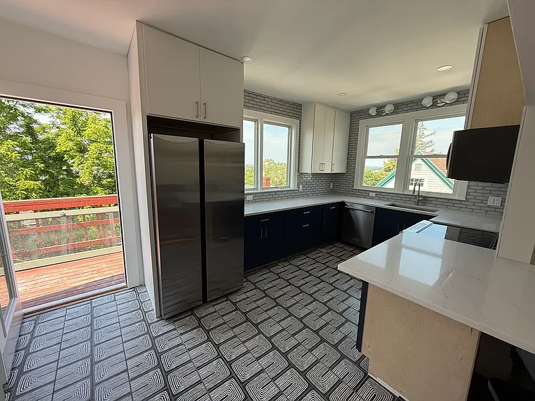 96 Munroe St #3 — Photo 35