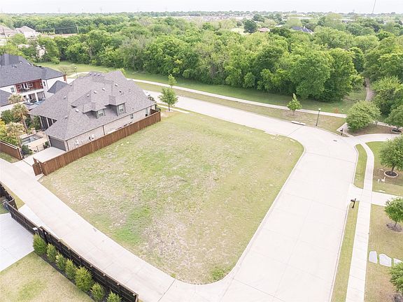 4th image of 2601 Irene Dr