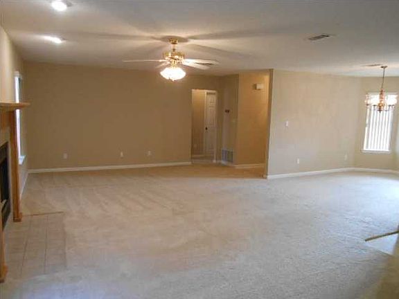 5th image of 704 Meadowview Ln