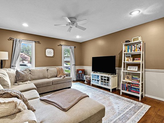 5th image of 2860 S Brentmoor Avenue