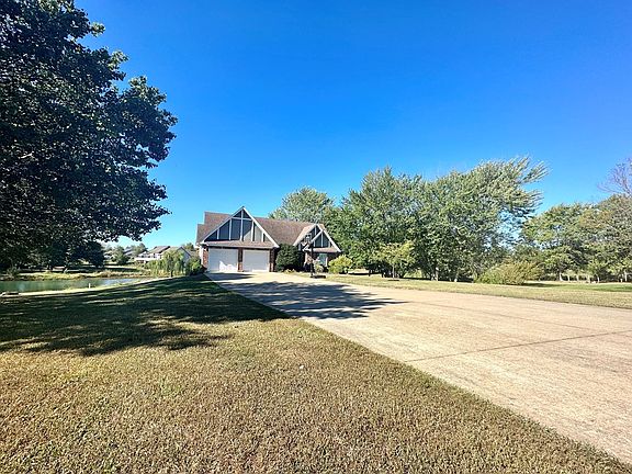 2nd image of 417 Garrett Dr