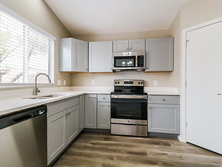 12234 N 121st Ln — Photo 7