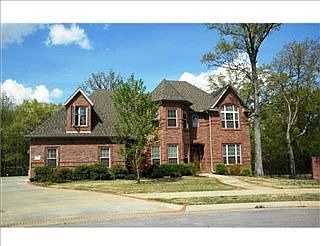 1st image of 501 SW Brighton Dr