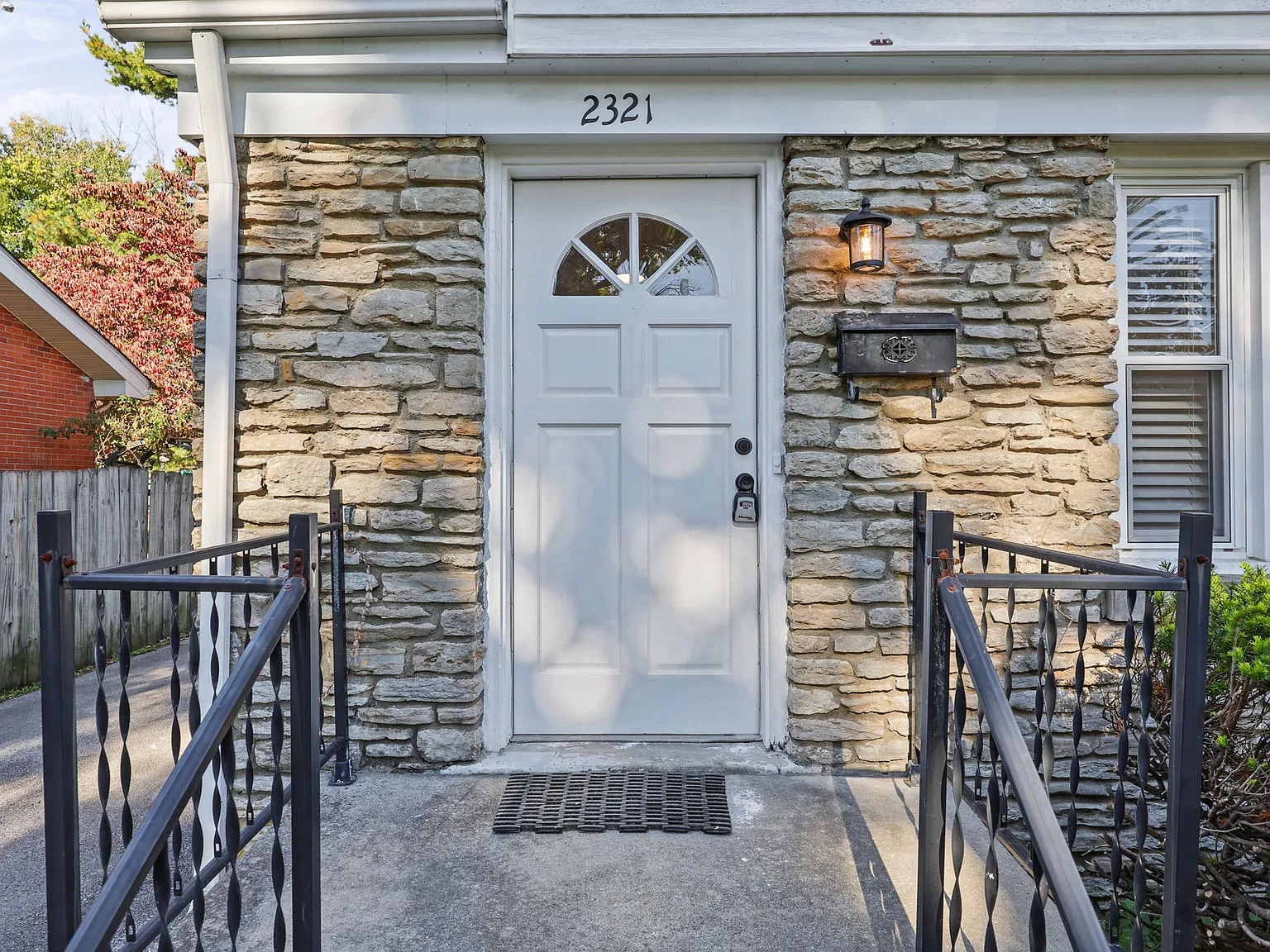 3 bed, 1025 sqft, $1,895 — Photo 3