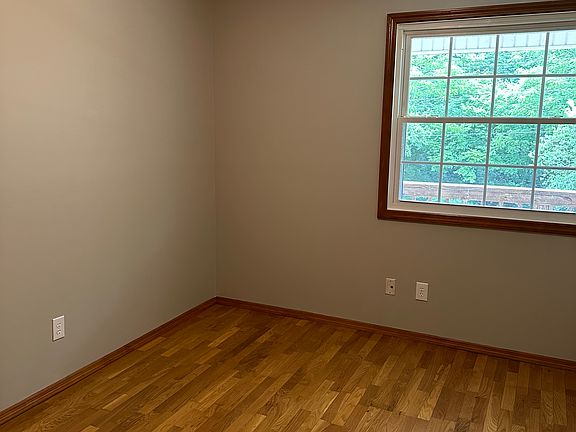 3rd image of 440 Featherbed Hollow Dr