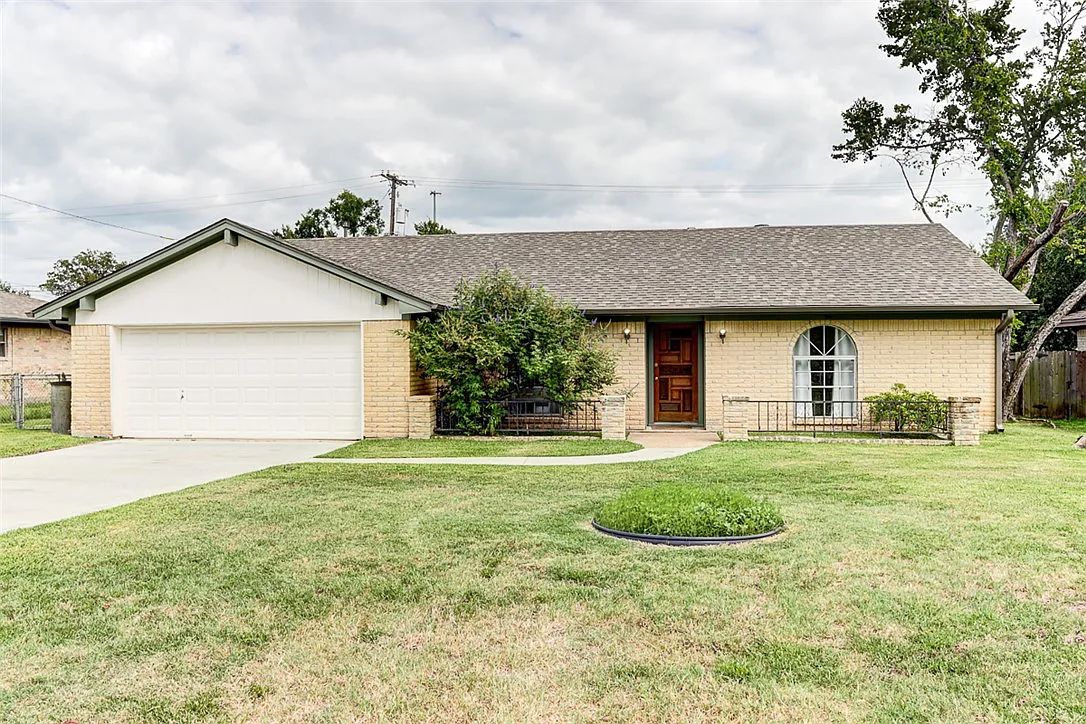 3 bed, 1662 sqft, $1,975 — Photo 1