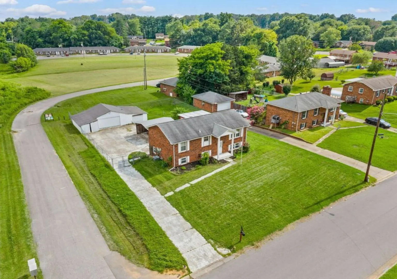 5BR house Sleeps 13 Parks 6+ cars — Photo 1