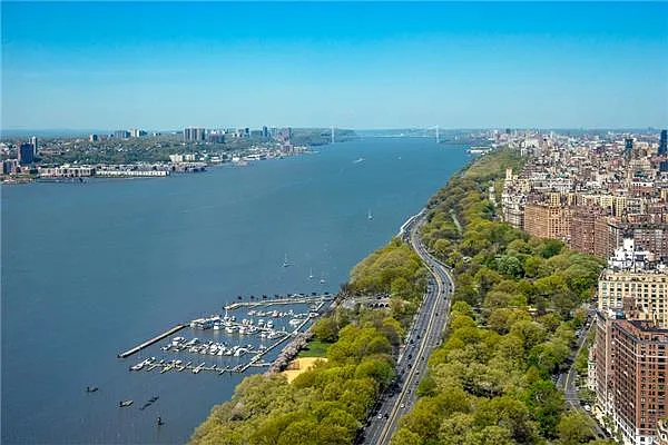 Sold by Trump International Realty | media 8