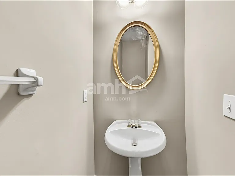 3374 Hunters Point Rd — Photo 10