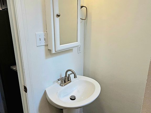 5th image of 1625 W Grace St #B