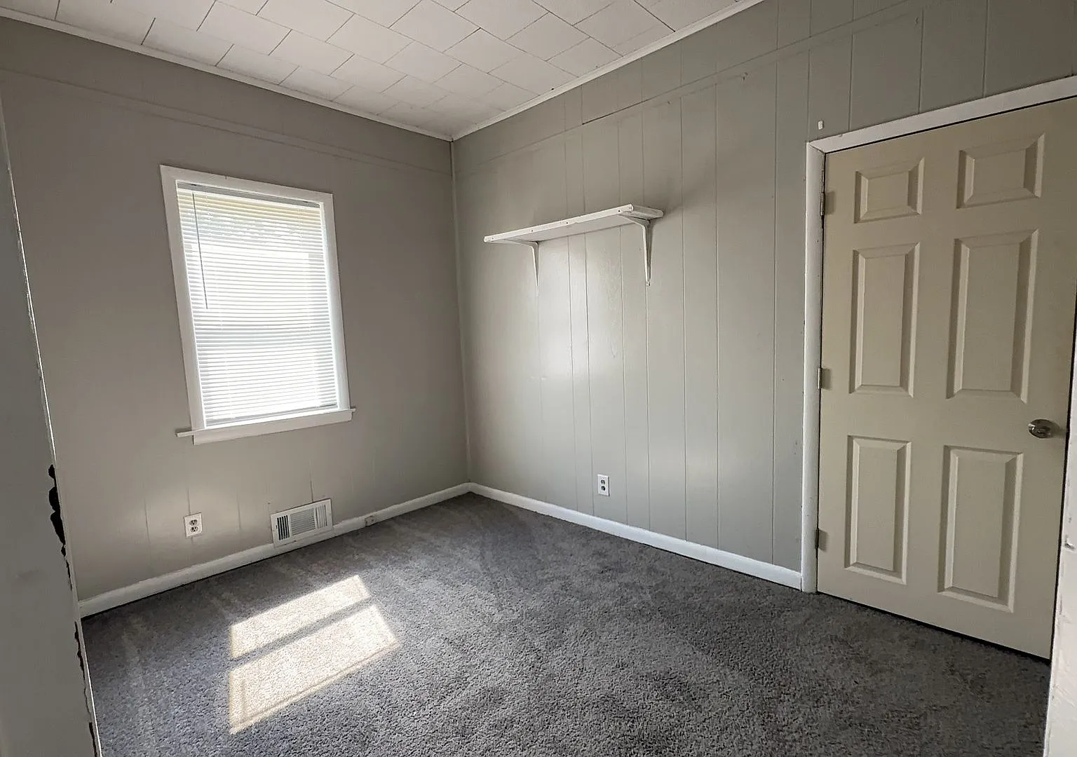1521 & 1521 1/2 E Kirby Ave (AARC Management, LLC) — Photo 3
