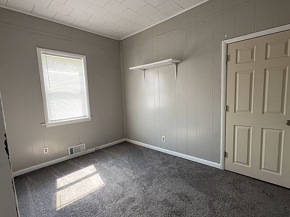 3rd image of 1521 E Kirby Ave #1521
