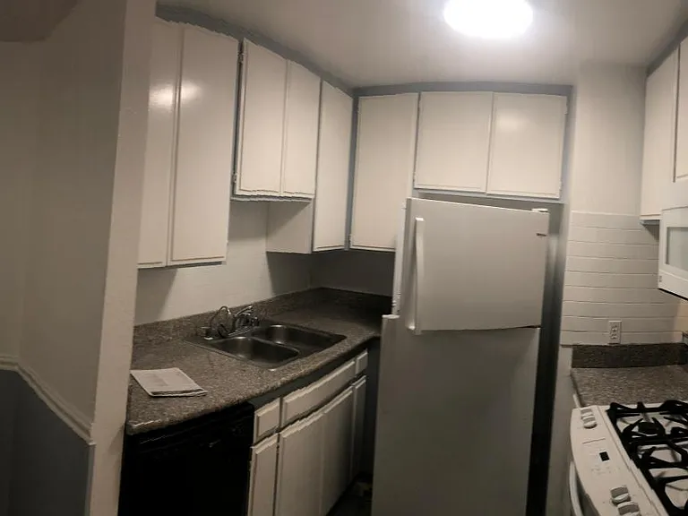 5320 Whitsett Ave #11 — Photo 16