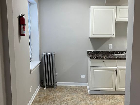 4th image of 327 N Pine Ave #Pe-201