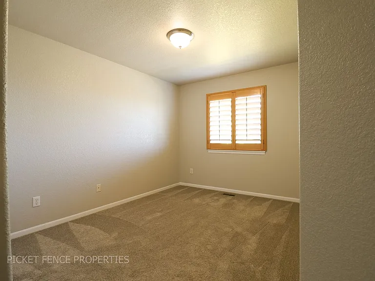 905 Durum St — Photo 12