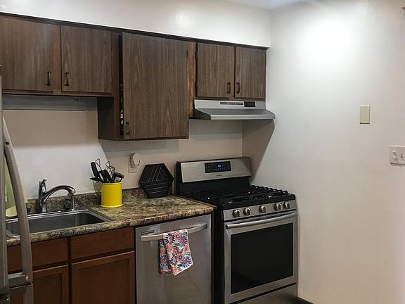 2nd image of 5886 Creekview Ct #C