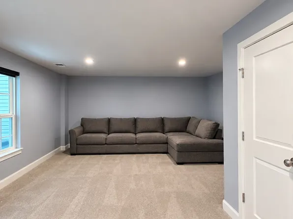 58 Peacock Cir, Sewell, NJ 08080