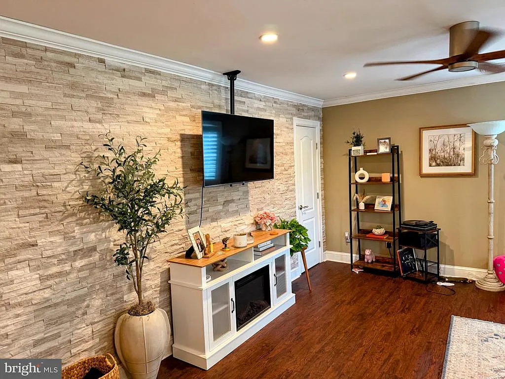 2 bed, 1.0 bath, 1200 sqft, $2,600 — Photo 4