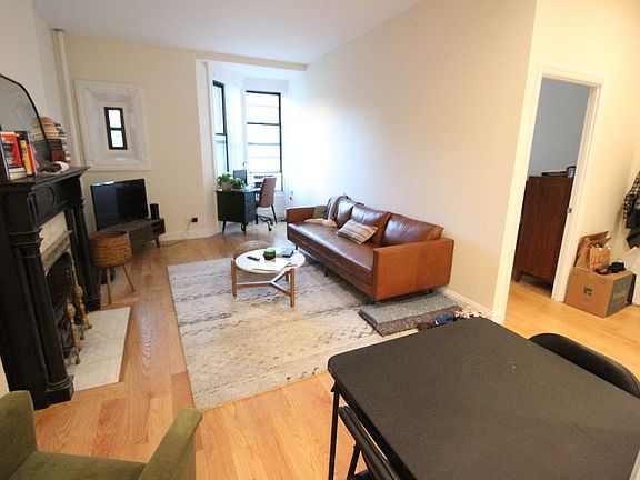3rd image of 141 W 72nd St #7