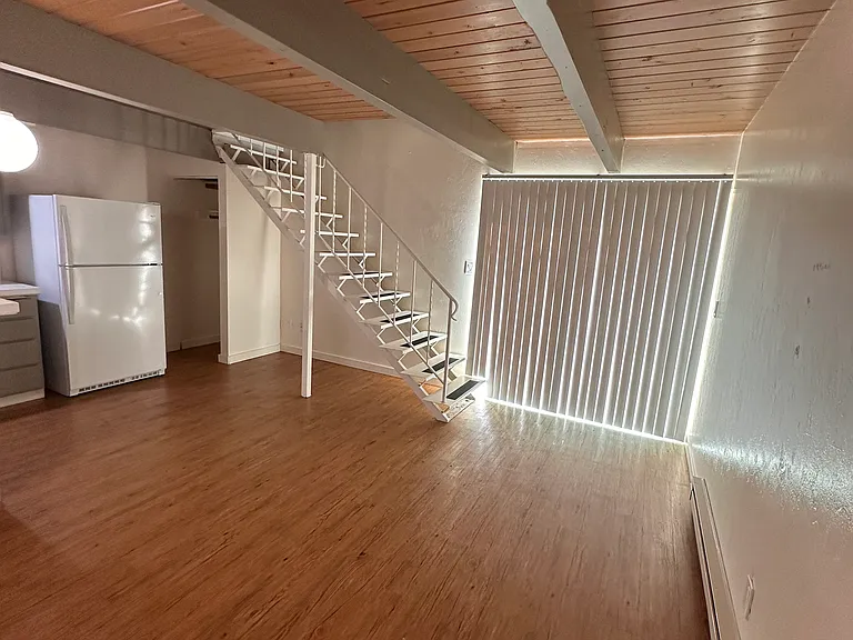 2425 SW Leonard St #4 — Photo 4