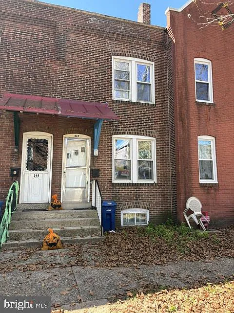 2 bed, 1.0 bath, 1156 sqft, $2,000 — Photo 1