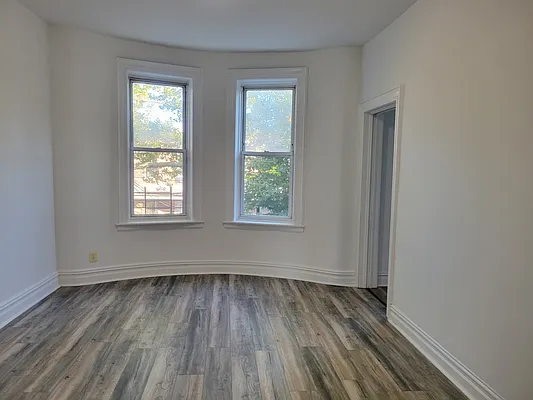 Rented by MCR Realty | media 21