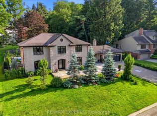 28 Stonegate Dr, Hamilton, ON L9G 3R7