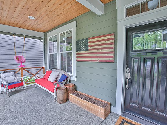 3rd image of 11326 179th Avenue Ct E