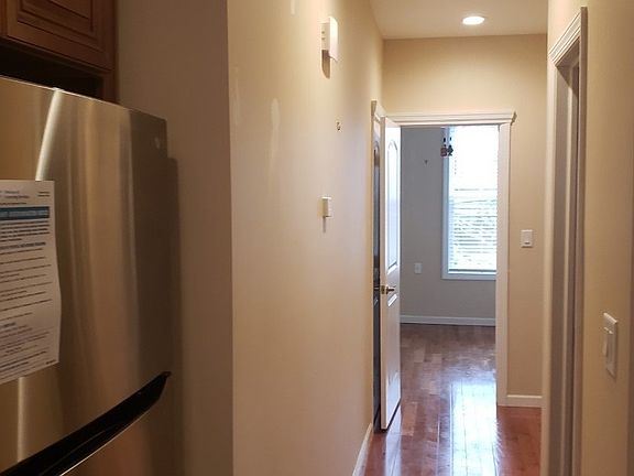 4th image of 483 Lake Ave #4