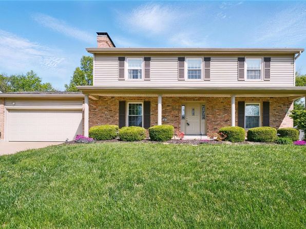 809 Dutch Mill Dr, Ballwin, MO 63011