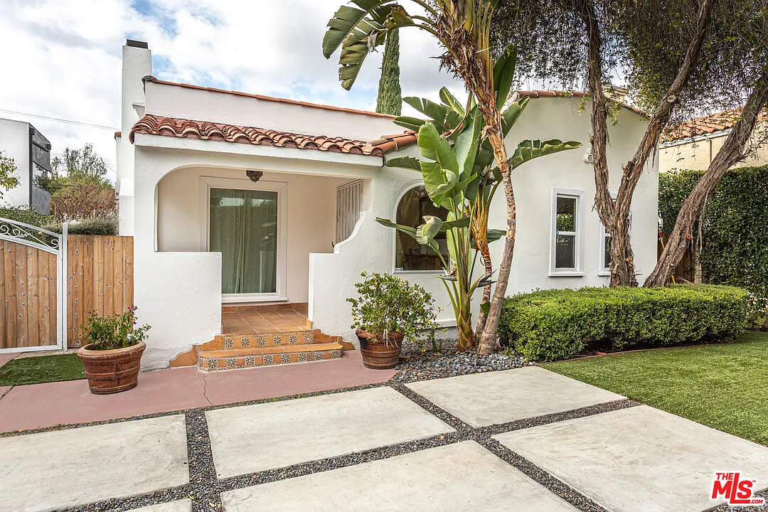 3 bed, 3.0 bath, 2200 sqft, $9,950 — Photo 1