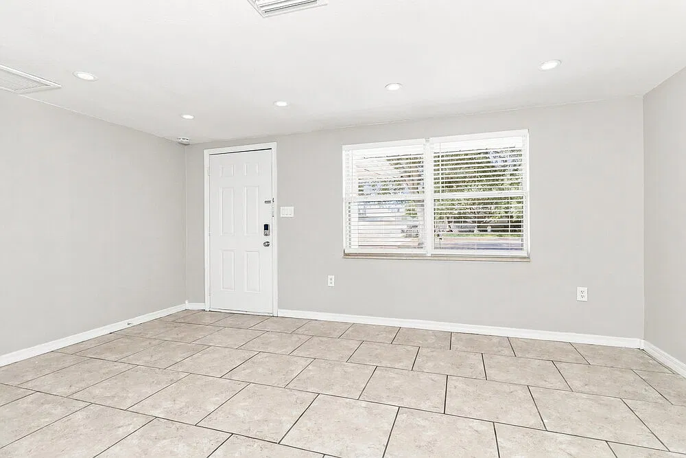 2 bed, 1.0 bath, 990 sqft, $1,520 — Photo 4