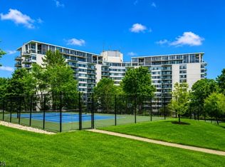 1 Claridge Dr #114, Verona Twp., NJ 07044