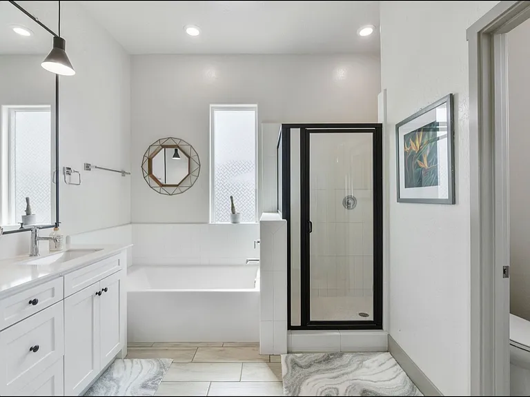 2407 W Andrew Ln — Photo 8