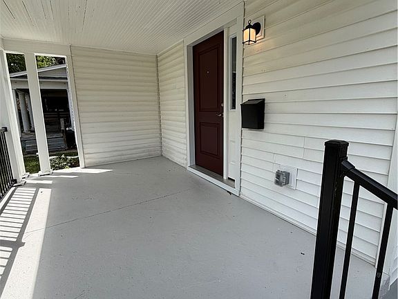 3rd image of 403 Kenwood Ave