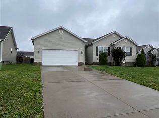 390 Red Elm Ln, Bowling Green, KY 42101