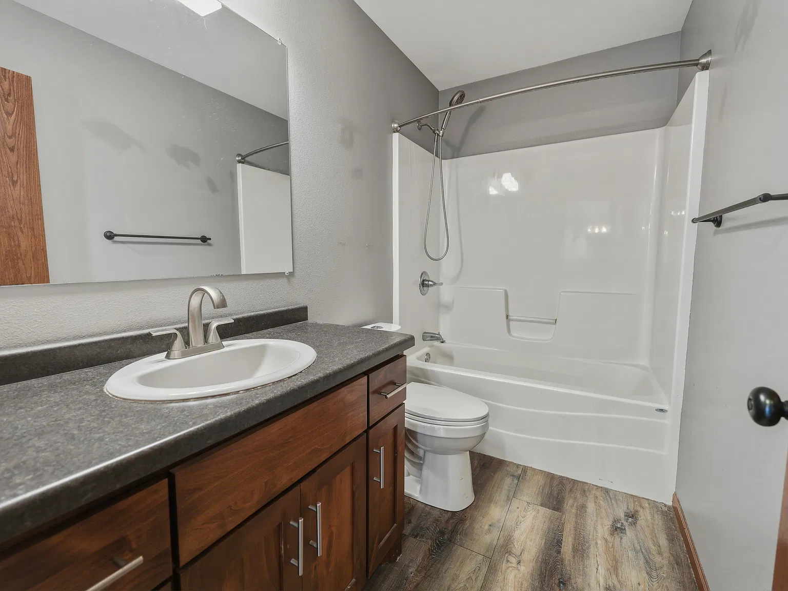 4 bed, 1872 sqft, $2,095 — Photo 2