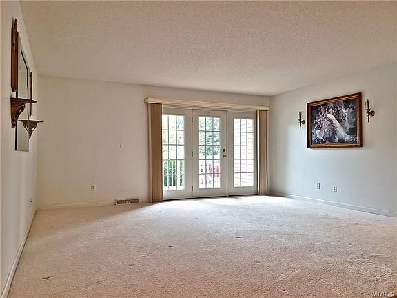 3rd image of 8 Brookfield Ln Unit 3
