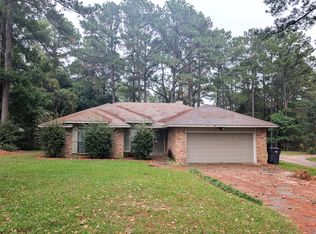 107 Raintree Cir, Hattiesburg, MS 39402