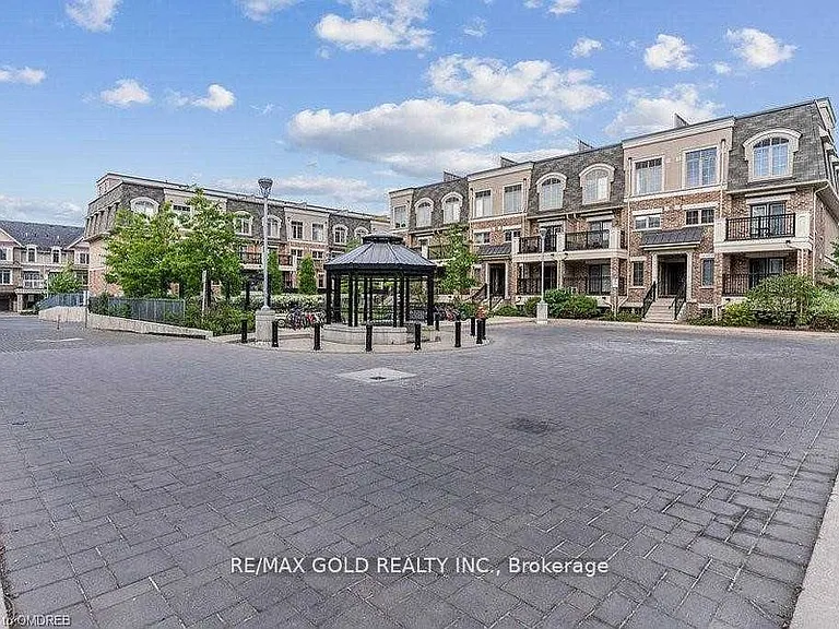 2441 Greenwich Dr #94 — Photo 2